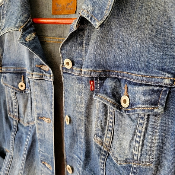 Levi's jean jacket - Picture 2 of 3
